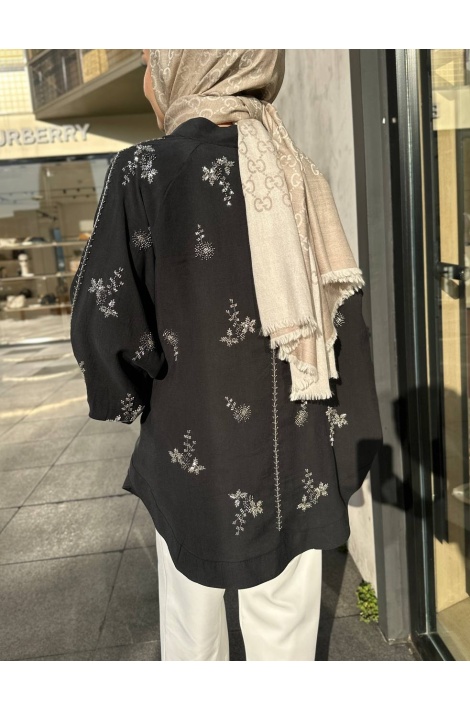 Siyah İşlemeli Kimono